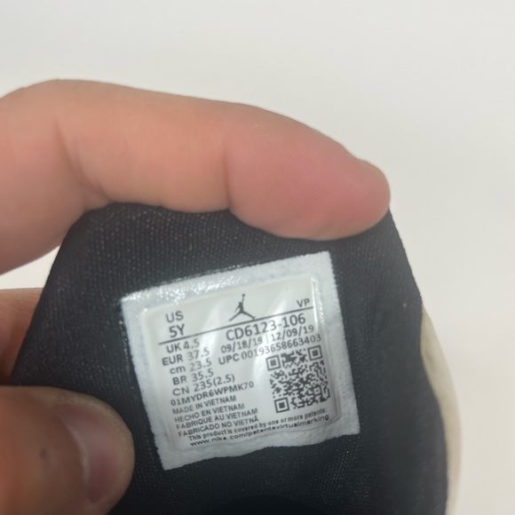 Jordan Maxin 200 GS White Gym Red CD6123-106 Size 5Y - Picture 9 of 10